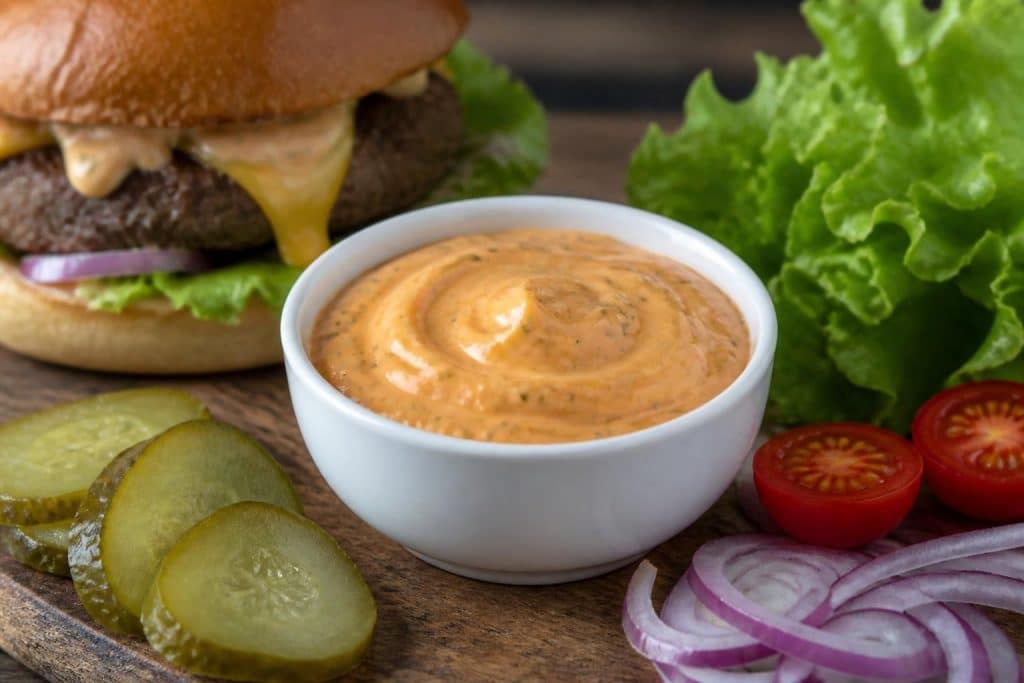 découvrez une recette simple et rapide pour préparer une sauce burger maison savoureuse, idéale pour sublimer vos burgers faits maison.