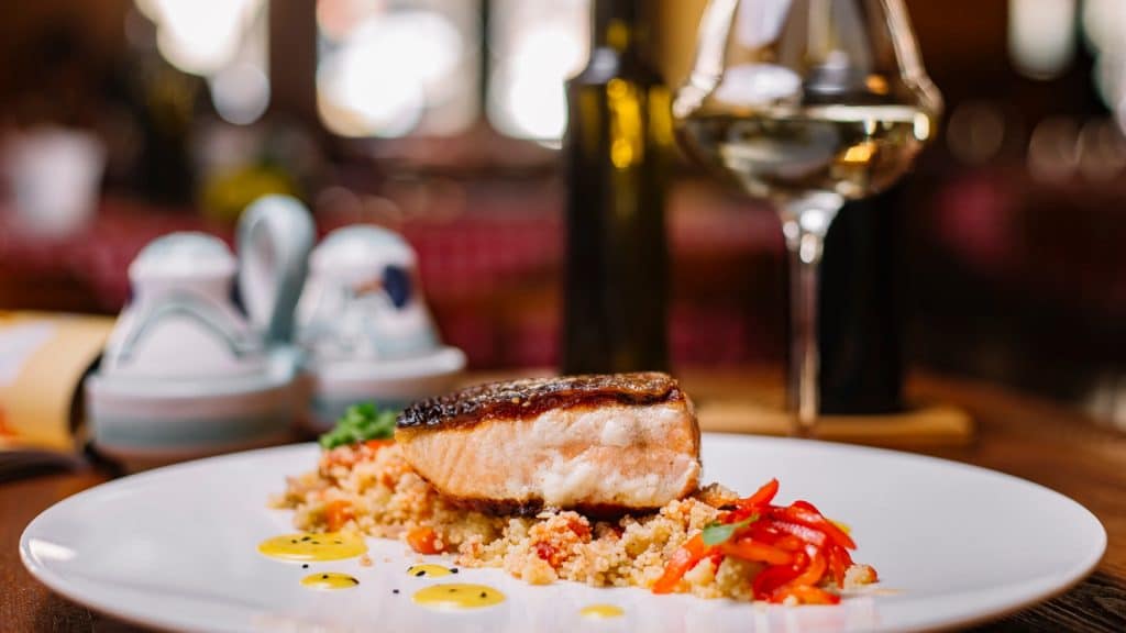 Quel restaurant de poissons choisir pour un déjeuner en bord de mer à Carqueiranne ?